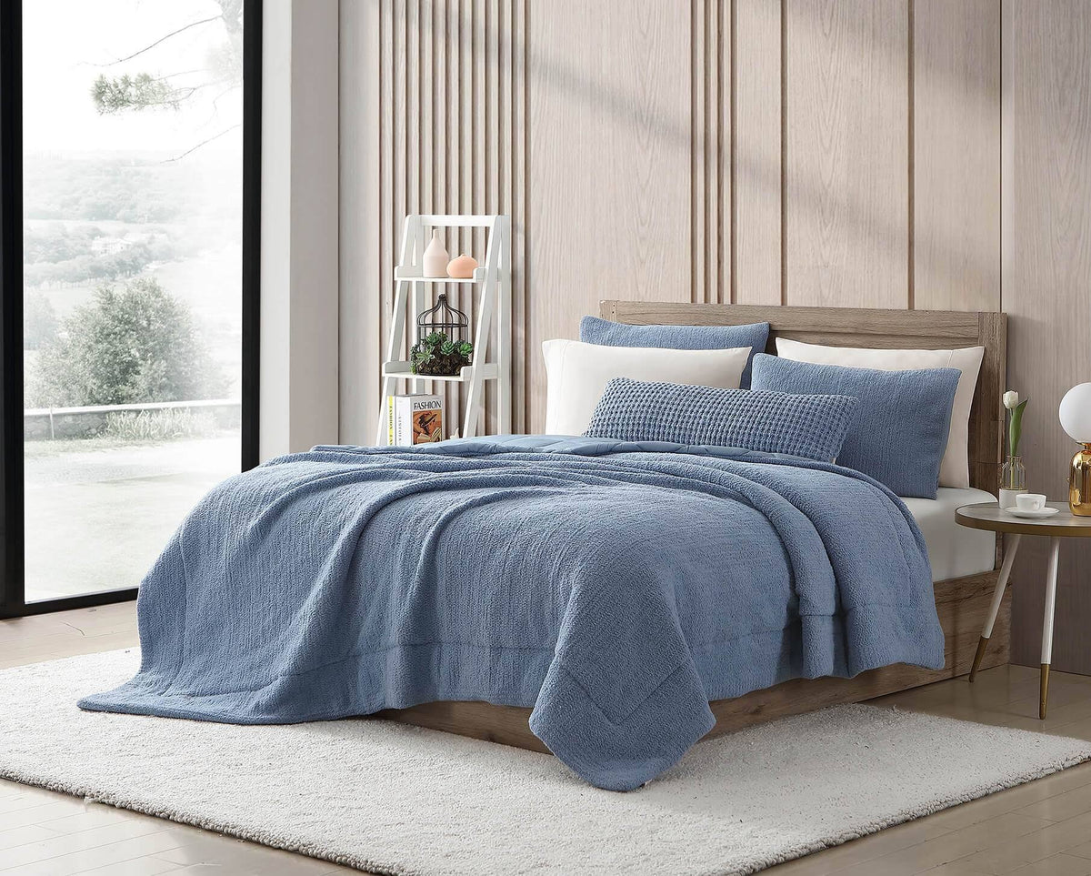 King Blue Comforter R8097